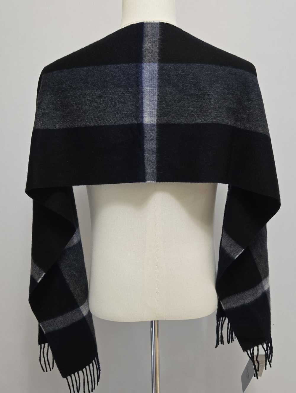 Hickey Freeman Plaid Cashmere and Wool Fringe Scarf Mens Black Gray Blue - Picture 9 of 12
